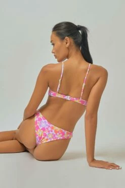 Tona Twisted Top / Berry Blossoms 6 Tona Twisted Top / Berry Blossoms -BLACKBOUGH SWIM Sales BERRY BLOSSOMS TONA MAUI 02